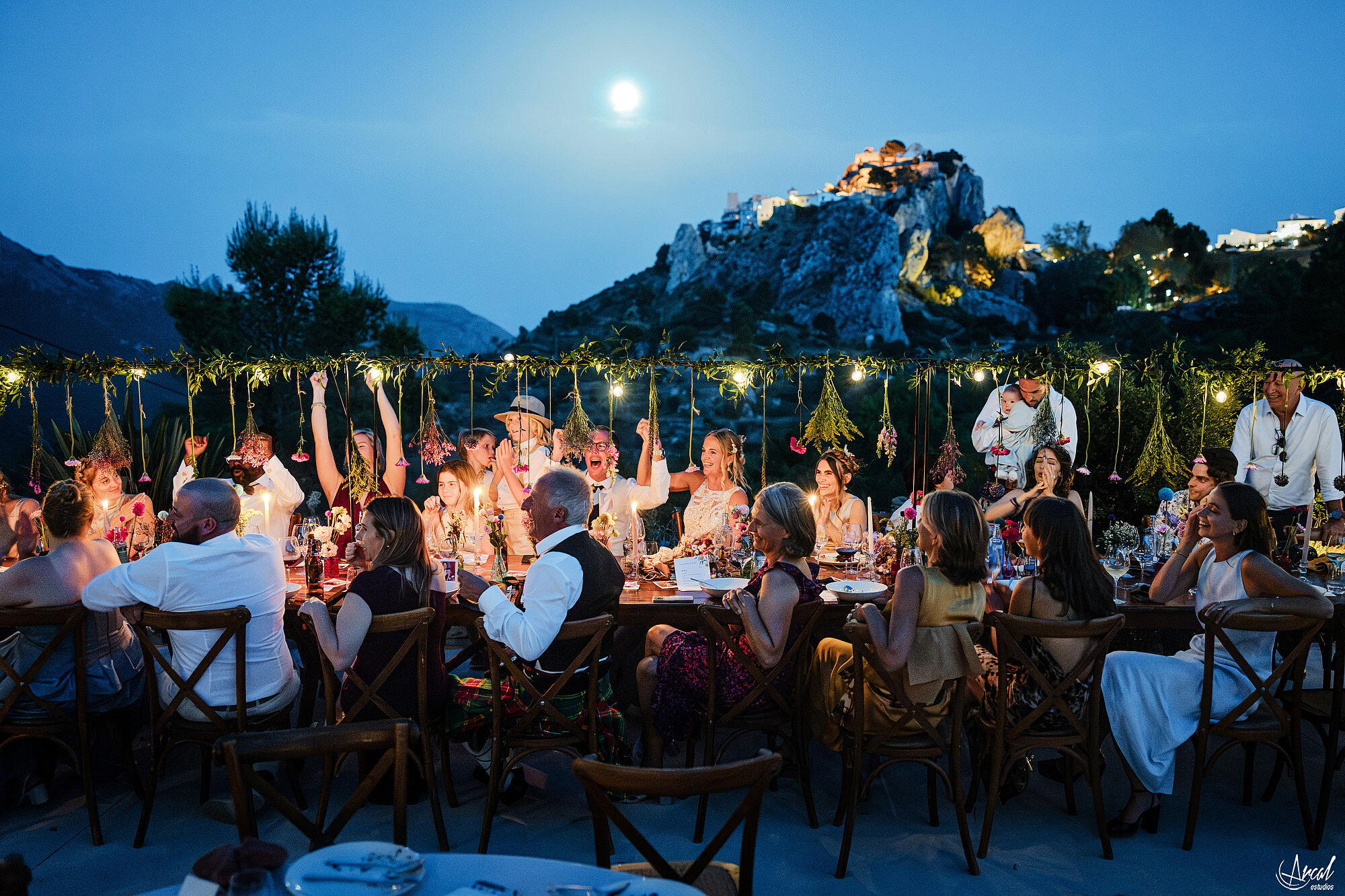 038_boda-vivood-landscape-hotel-guadalest-novios-rio-hamish-arcal-estudios