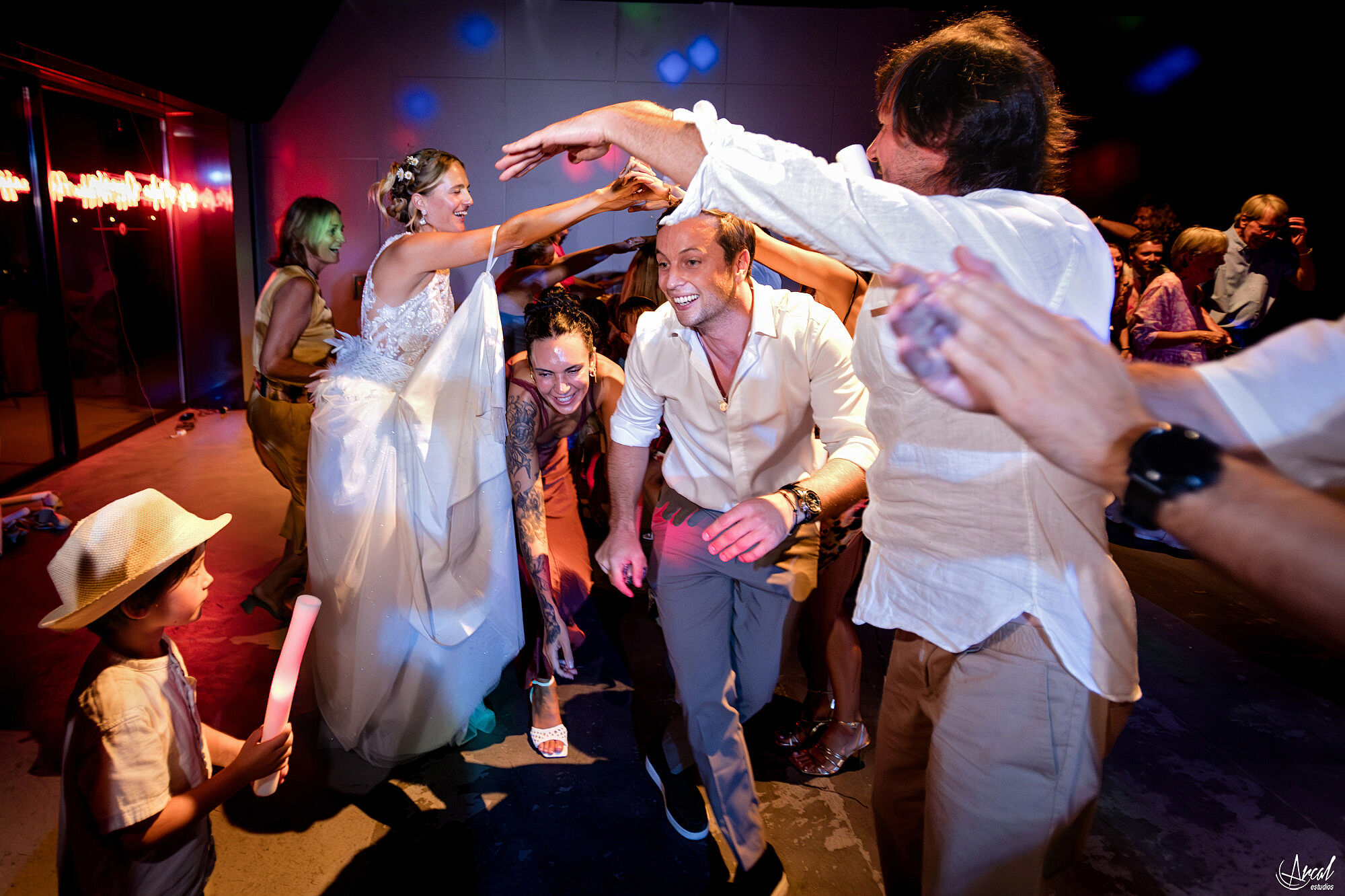 040_boda-vivood-landscape-hotel-guadalest-novios-rio-hamish-arcal-estudios