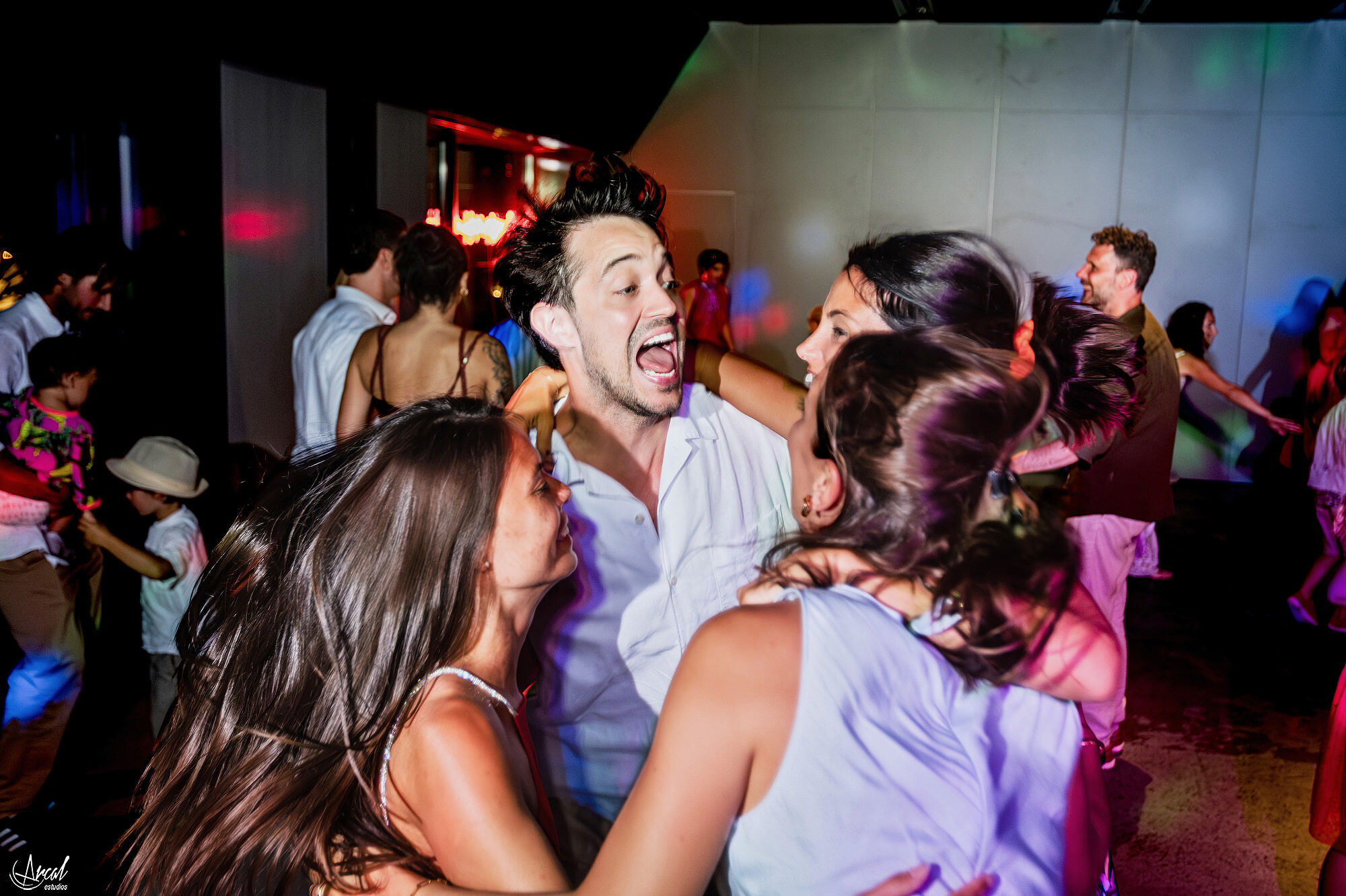 042_boda-vivood-landscape-hotel-guadalest-novios-rio-hamish-arcal-estudios