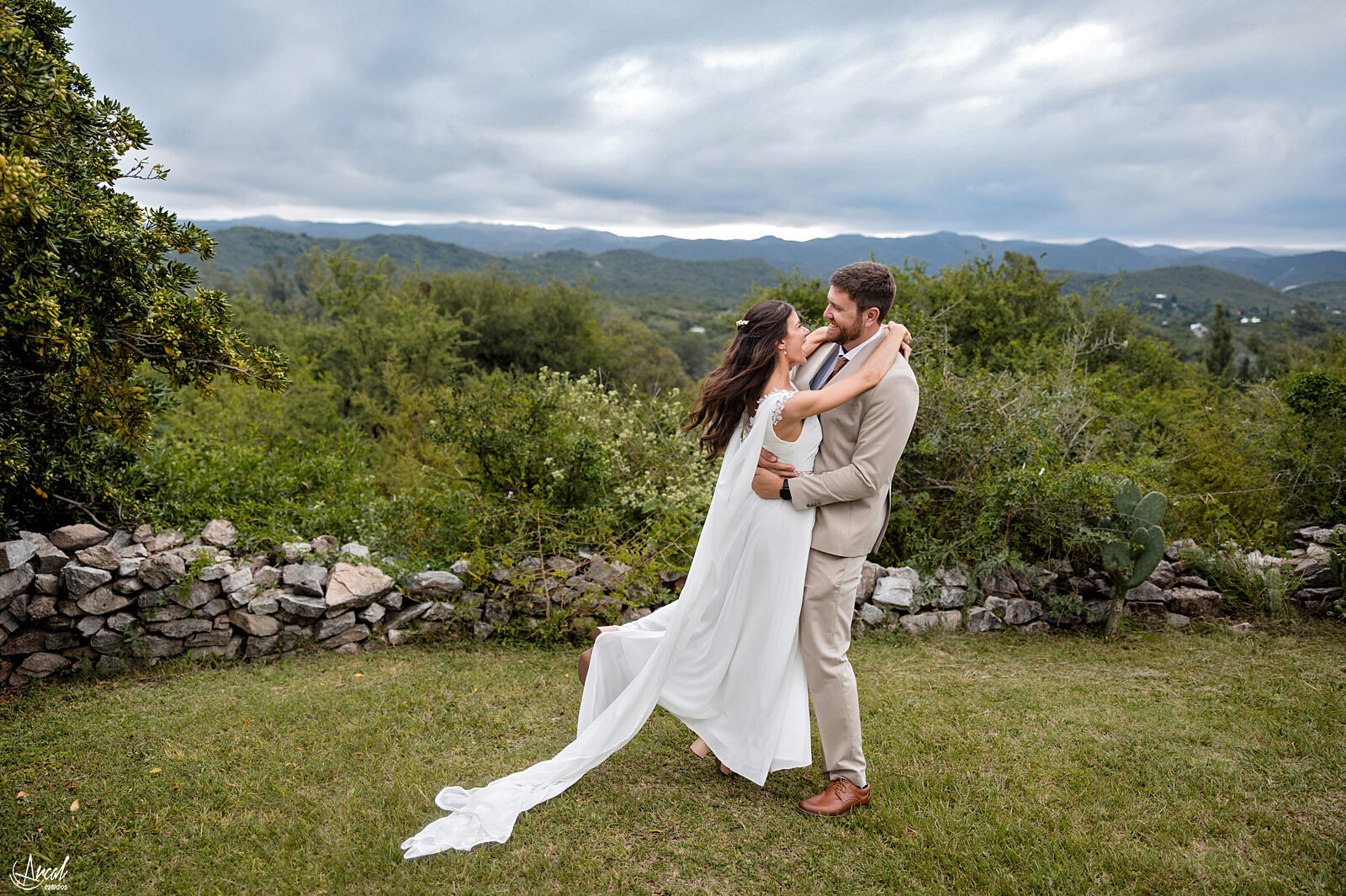 Momento íntimo y natural de la boda de Pía y Nico
