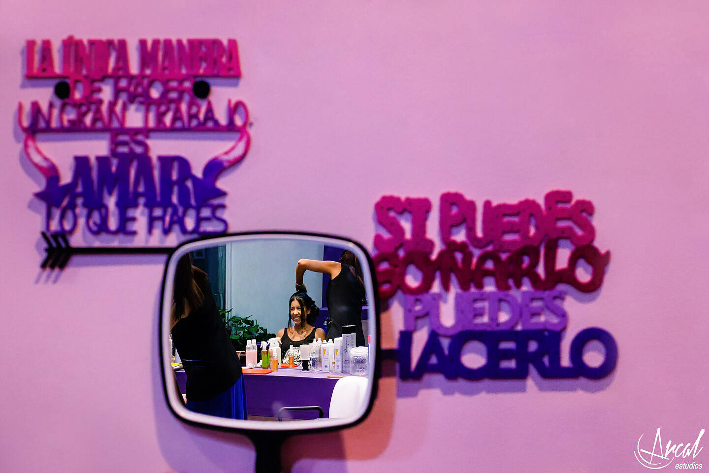 023-cande-ferrer-quincean-era-maquillaje-locas-lindas-carlos-paz-salon-malala-vestido-de-quince-azul-fotografia-de-15-26910