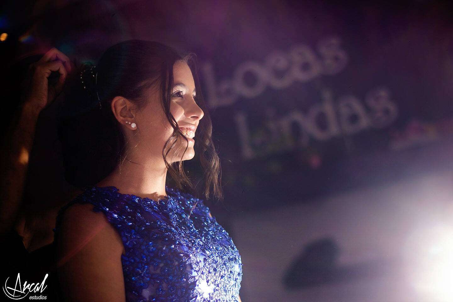 029-cande-ferrer-quincean-era-maquillaje-locas-lindas-carlos-paz-salon-malala-vestido-de-quince-azul-fotografia-de-15-26910