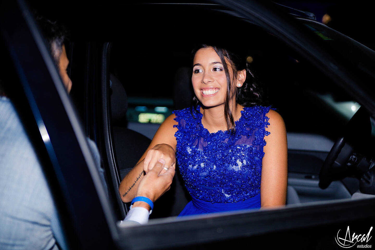 061-cande-ferrer-quincean-era-maquillaje-locas-lindas-carlos-paz-salon-malala-vestido-de-quince-azul-fotografia-de-15-26910