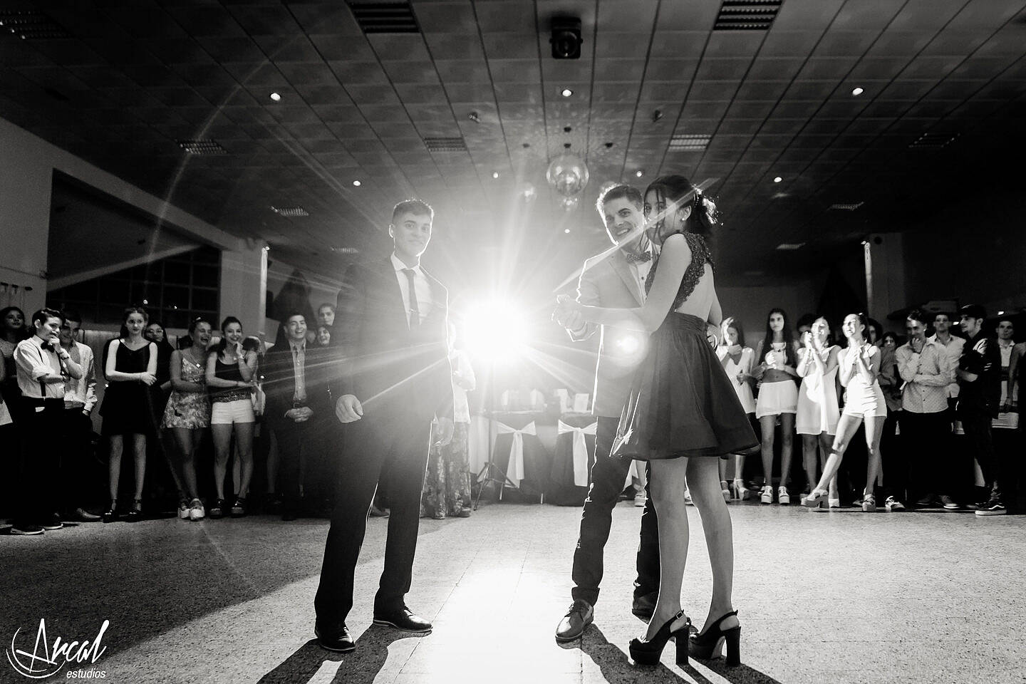 109-cande-ferrer-quincean-era-maquillaje-locas-lindas-carlos-paz-salon-malala-vestido-de-quince-azul-fotografia-de-15-26910