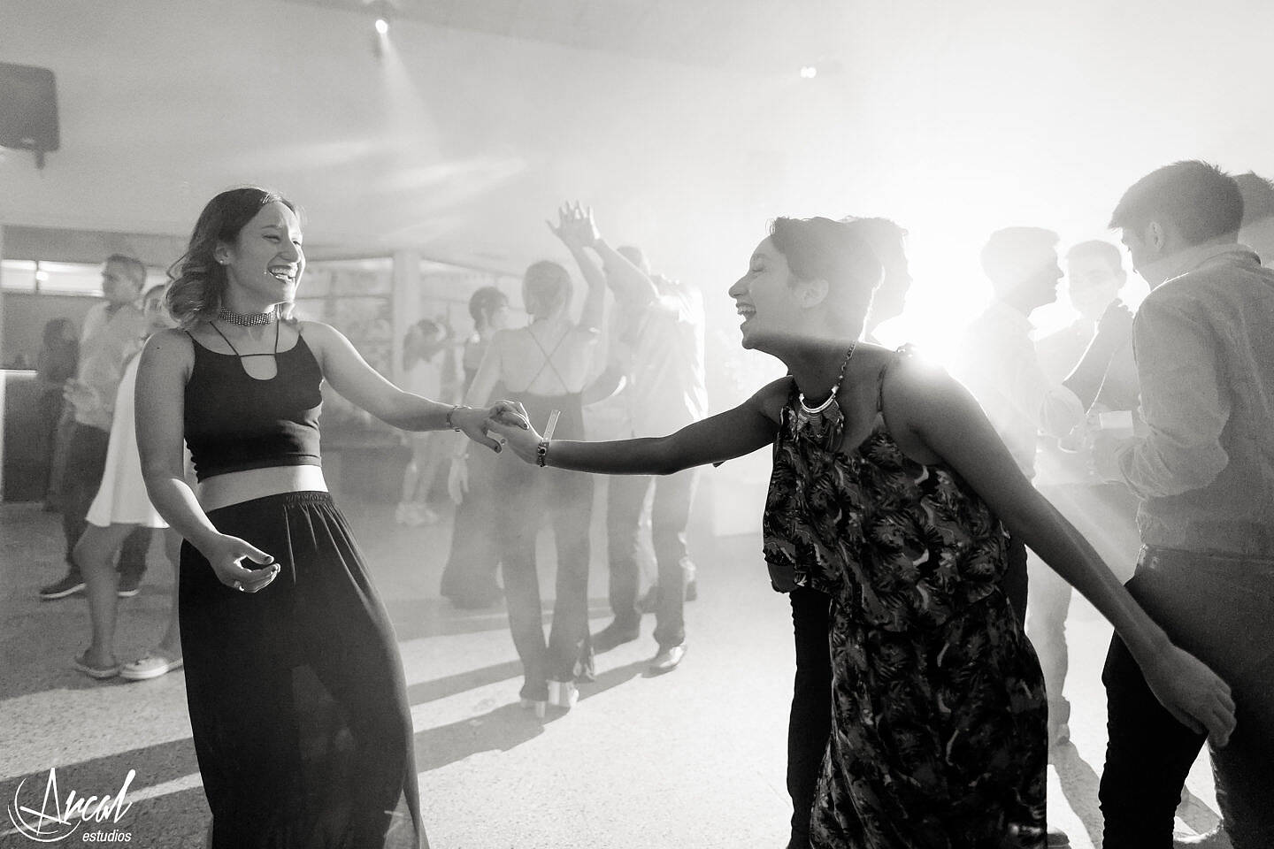 216-cande-ferrer-quincean-era-maquillaje-locas-lindas-carlos-paz-salon-malala-vestido-de-quince-azul-fotografia-de-15-26910