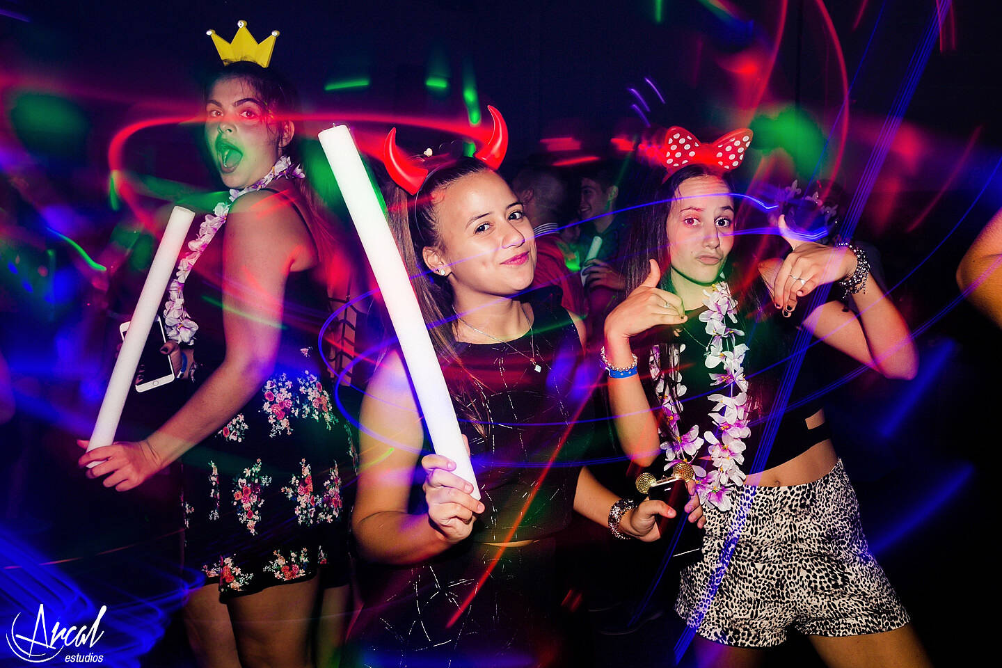 319-cande-ferrer-quincean-era-maquillaje-locas-lindas-carlos-paz-salon-malala-vestido-de-quince-azul-fotografia-de-15-26910