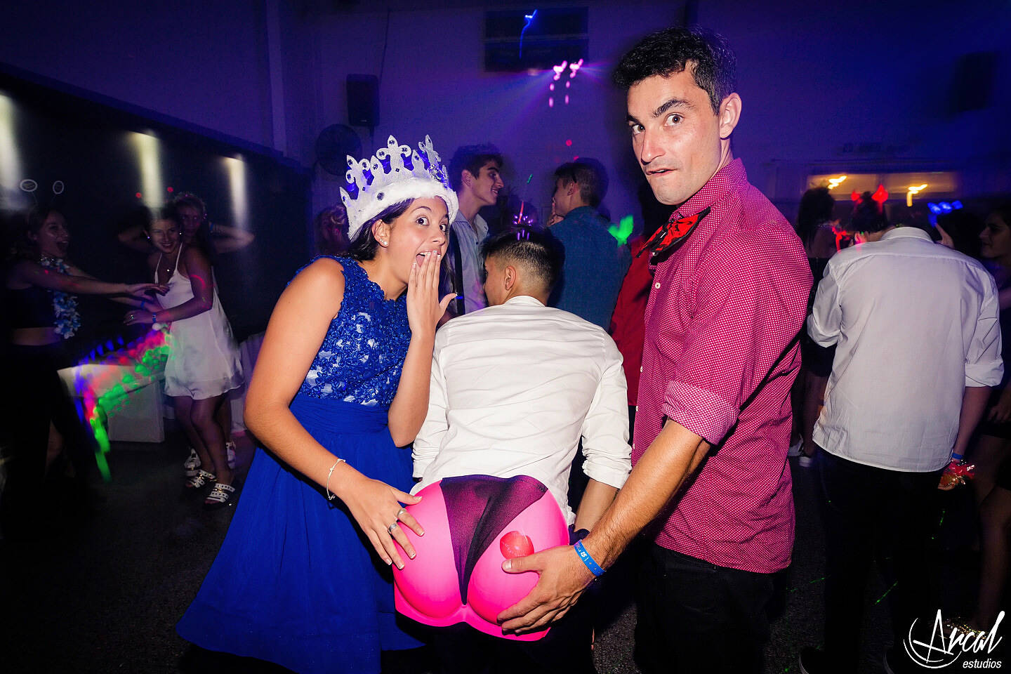 329-cande-ferrer-quincean-era-maquillaje-locas-lindas-carlos-paz-salon-malala-vestido-de-quince-azul-fotografia-de-15-26910