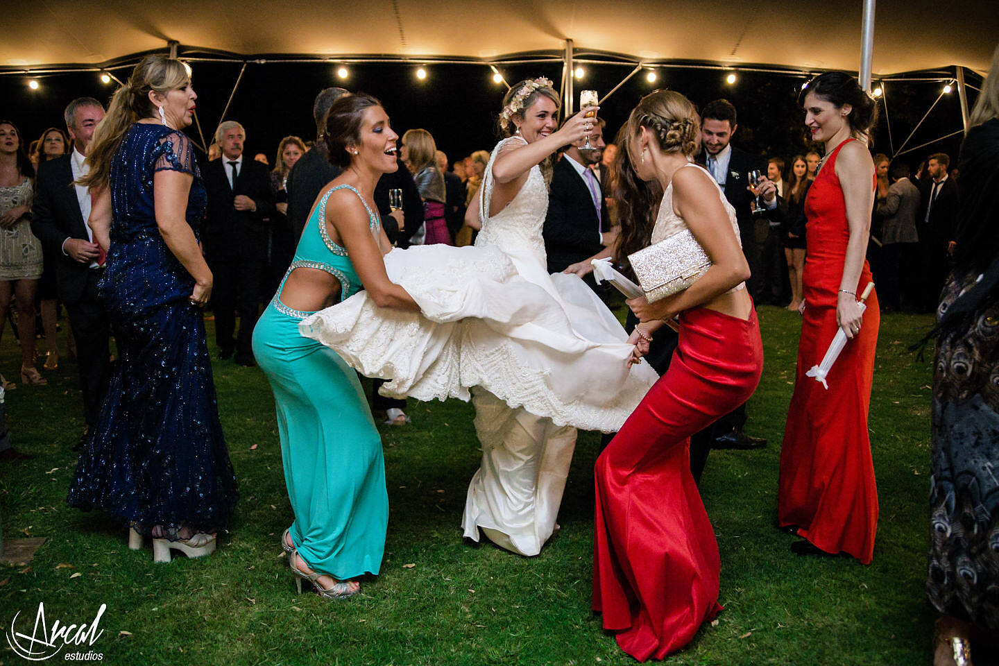 256-davina-y-franco-casamiento-estancia-la-paz-ascochinga-novia-de-cordoba-boda-iglesia-parroquia-milopciones-arcalestudios-28460