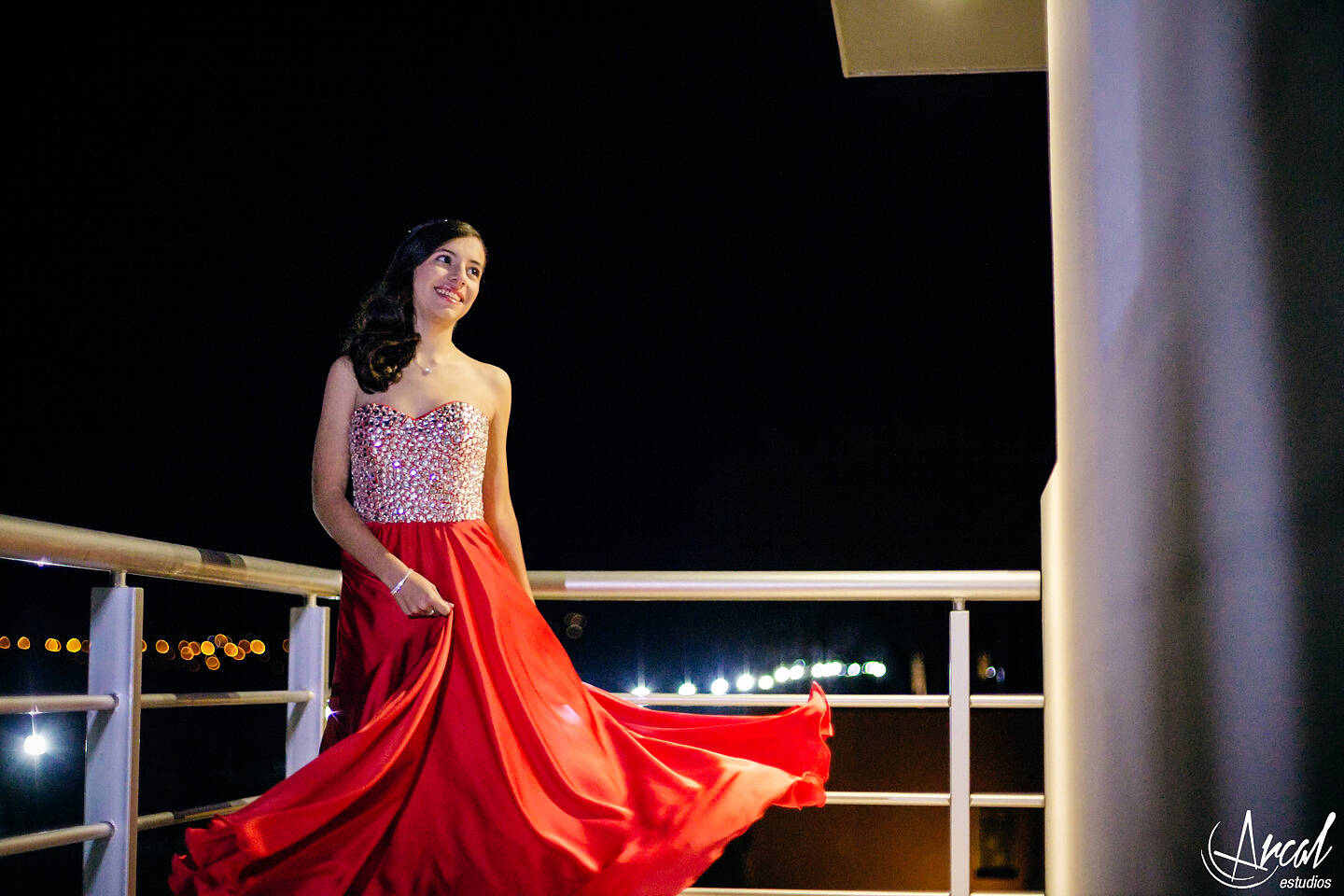 028-nur-brahim-quincean-era-salon-la-lucia-malaguen-o-mis15-cordoba-vestido-de-15-rojo-arcal-estudios-fotografos-37618