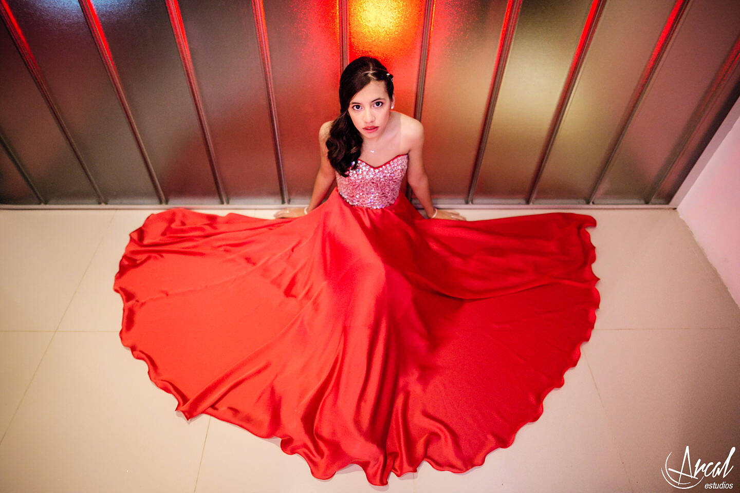 046-nur-brahim-quincean-era-salon-la-lucia-malaguen-o-mis15-cordoba-vestido-de-15-rojo-arcal-estudios-fotografos-37618