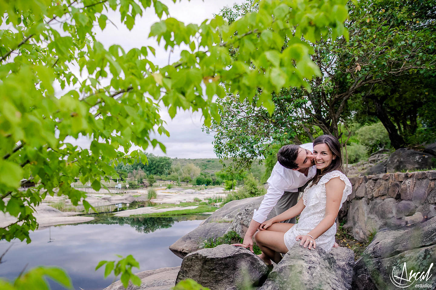 091_Nati y Leo, Villa Piren, cabañas, rio, cabalangoA