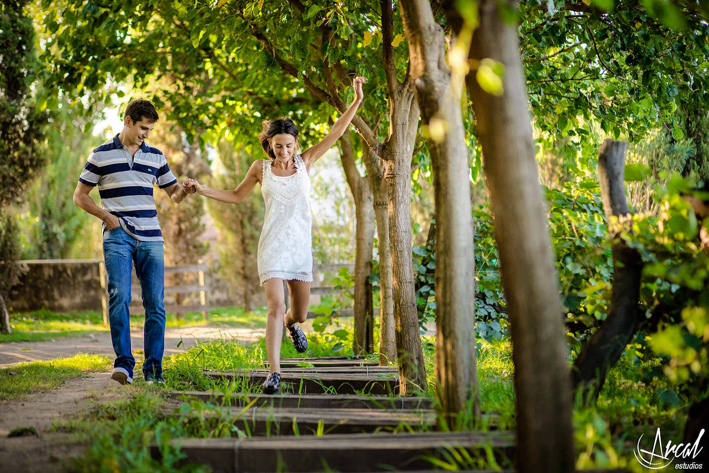 023-agustina-y-narciso-fotos-de-pre-boda-en-colonia-caroya-chacra-de-la-luna-campo-vestido-blaco-novia-44382