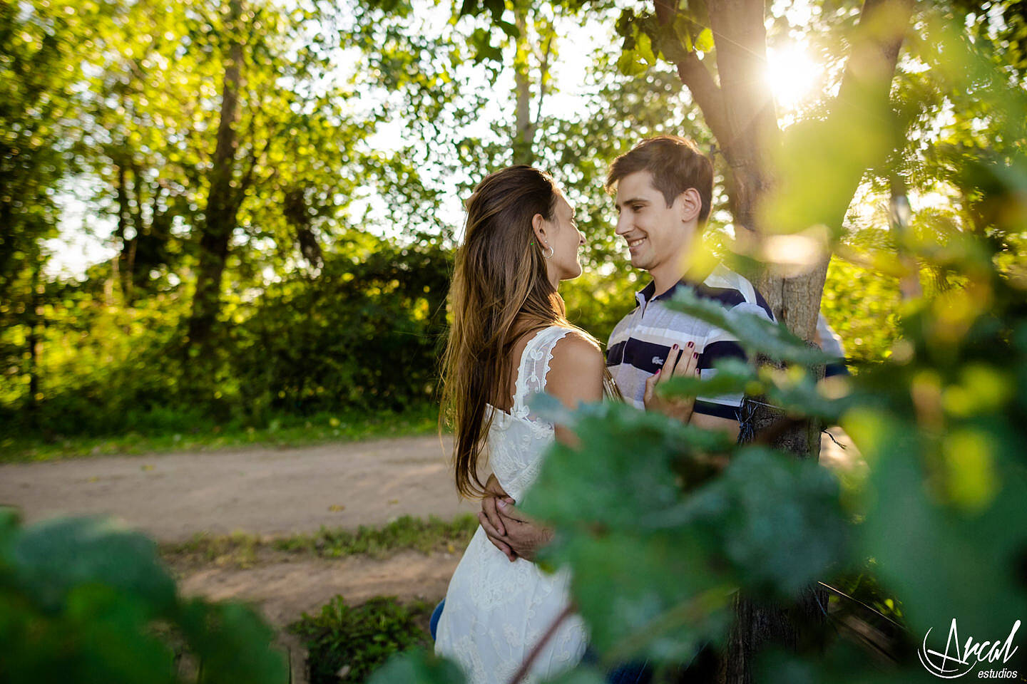 025-agustina-y-narciso-fotos-de-pre-boda-en-colonia-caroya-chacra-de-la-luna-campo-vestido-blaco-novia-44382