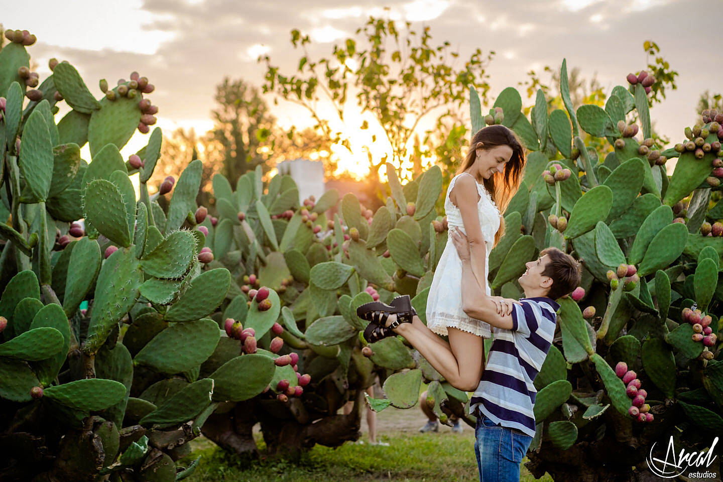 050-agustina-y-narciso-fotos-de-pre-boda-en-colonia-caroya-chacra-de-la-luna-campo-vestido-blaco-novia-44382
