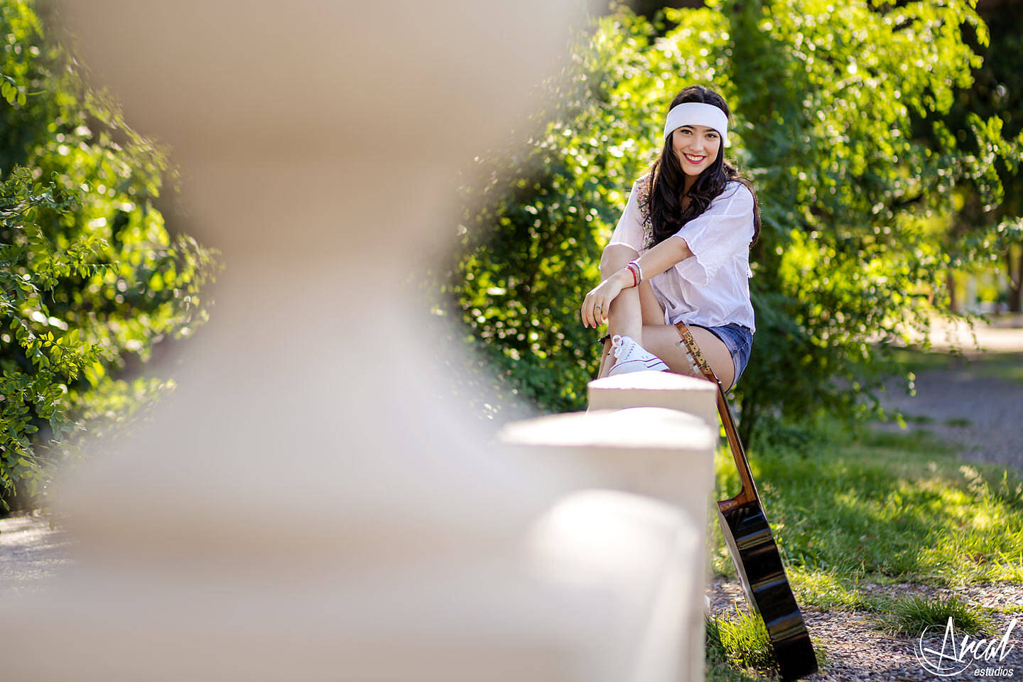 003-melina-godoy-book-de-15-fotografos-de-cordoba-parque-sarmiento-quincean-era-hippie-chic-guitarra-44577