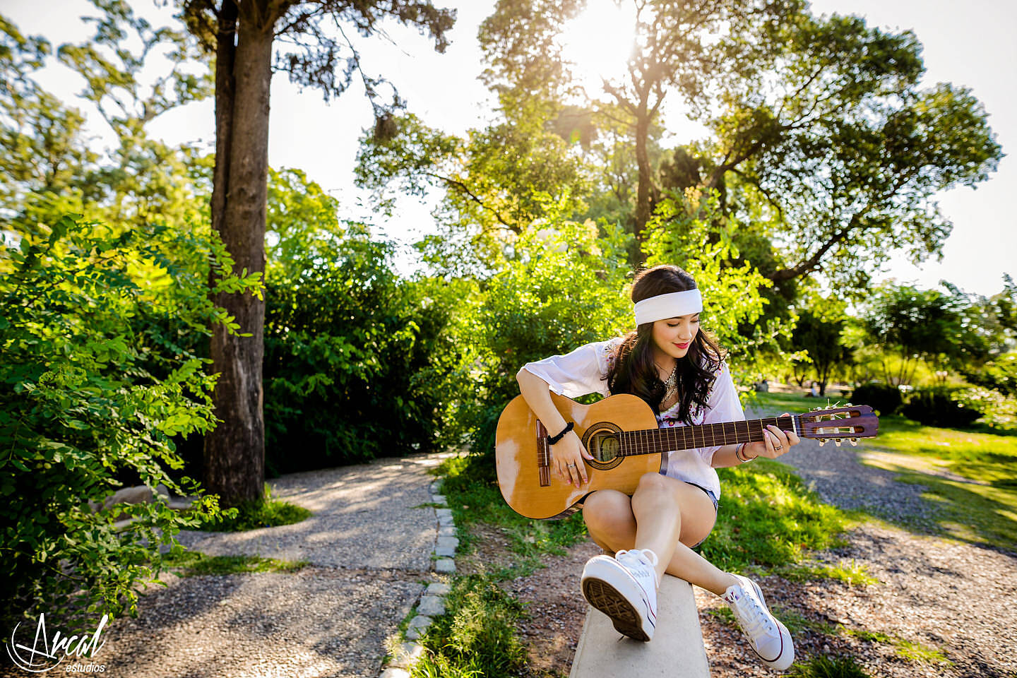 005-melina-godoy-book-de-15-fotografos-de-cordoba-parque-sarmiento-quincean-era-hippie-chic-guitarra-44577