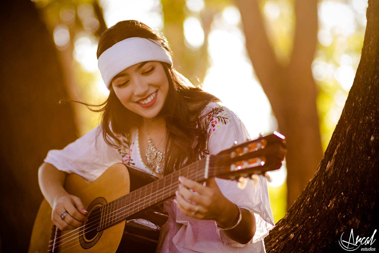 018-melina-godoy-book-de-15-fotografos-de-cordoba-parque-sarmiento-quincean-era-hippie-chic-guitarra-44577
