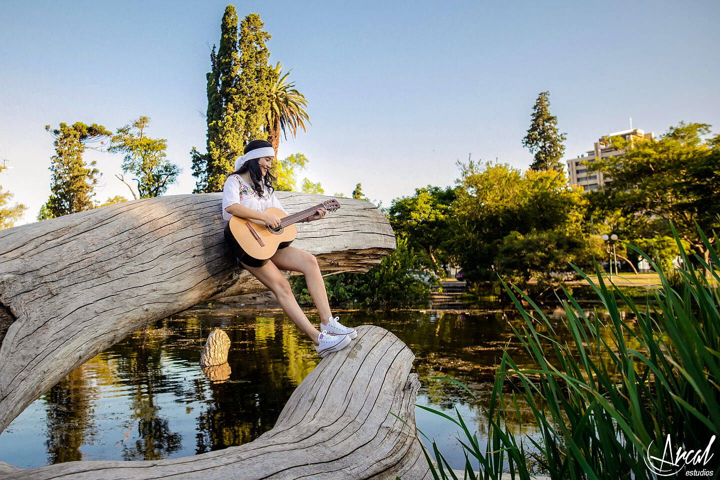 037-melina-godoy-book-de-15-fotografos-de-cordoba-parque-sarmiento-quincean-era-hippie-chic-guitarra-44577