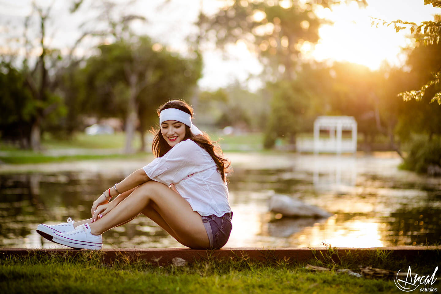 061 Melina Godoy, book de 15, fotografos de cordoba, parque sarmiento, quinceañera hippie chic guitarra