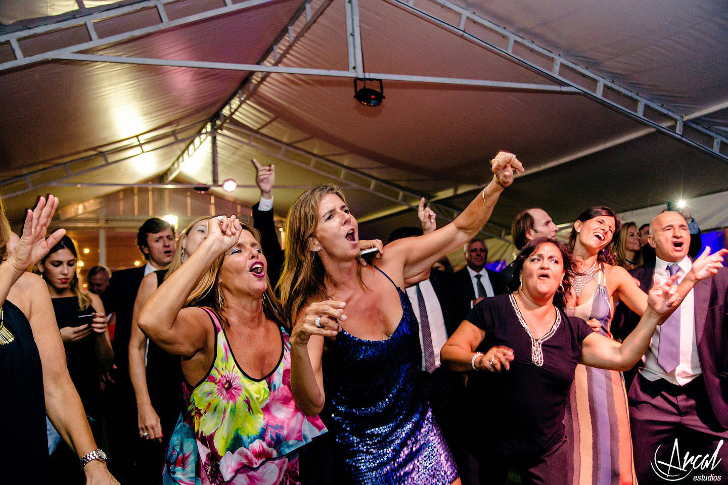 196-agustina-y-narciso-boda-en-villa-allende-iglesia-del-carmen-salo-n-bolgheri