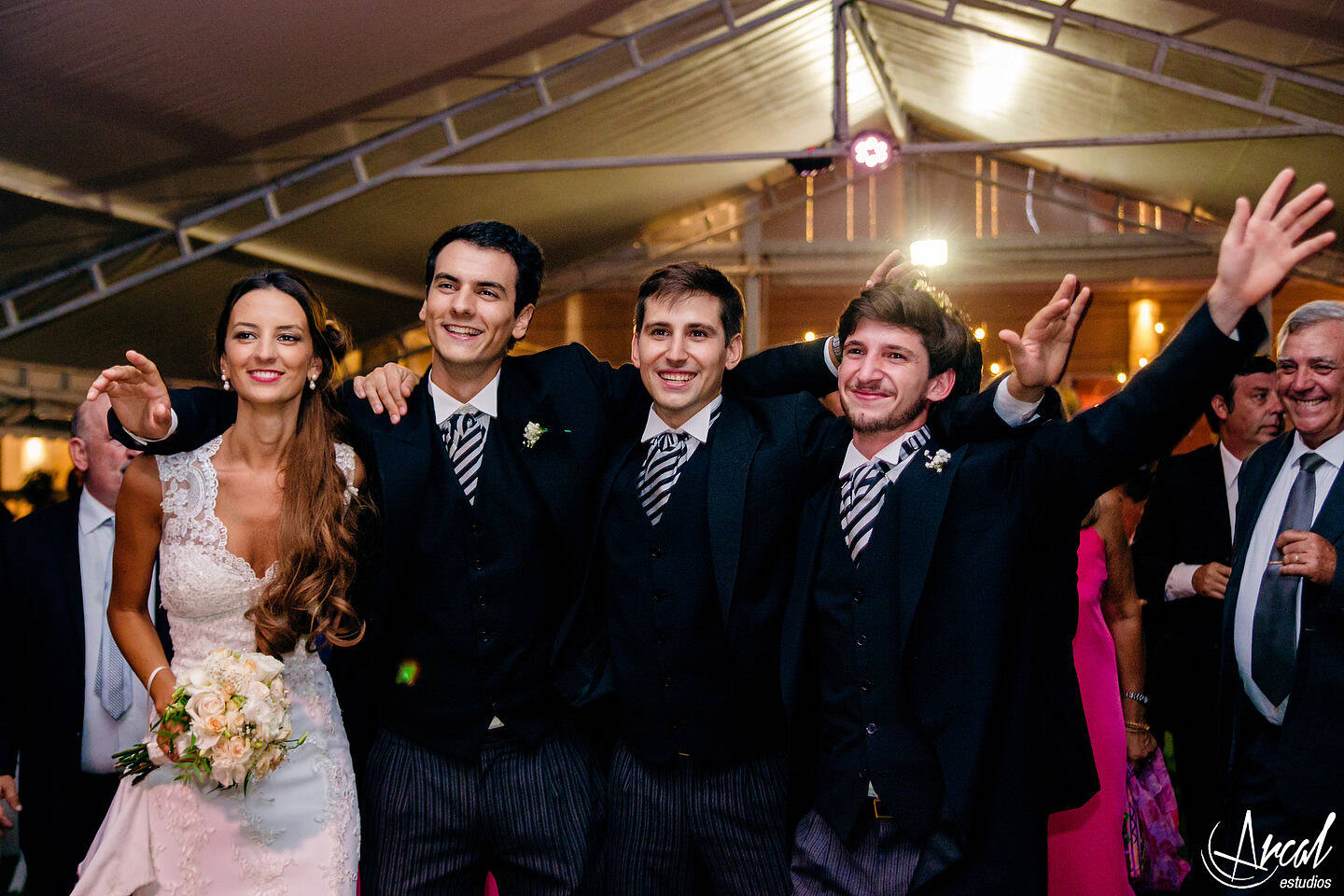 204-agustina-y-narciso-boda-en-villa-allende-iglesia-del-carmen-salo-n-bolgheri
