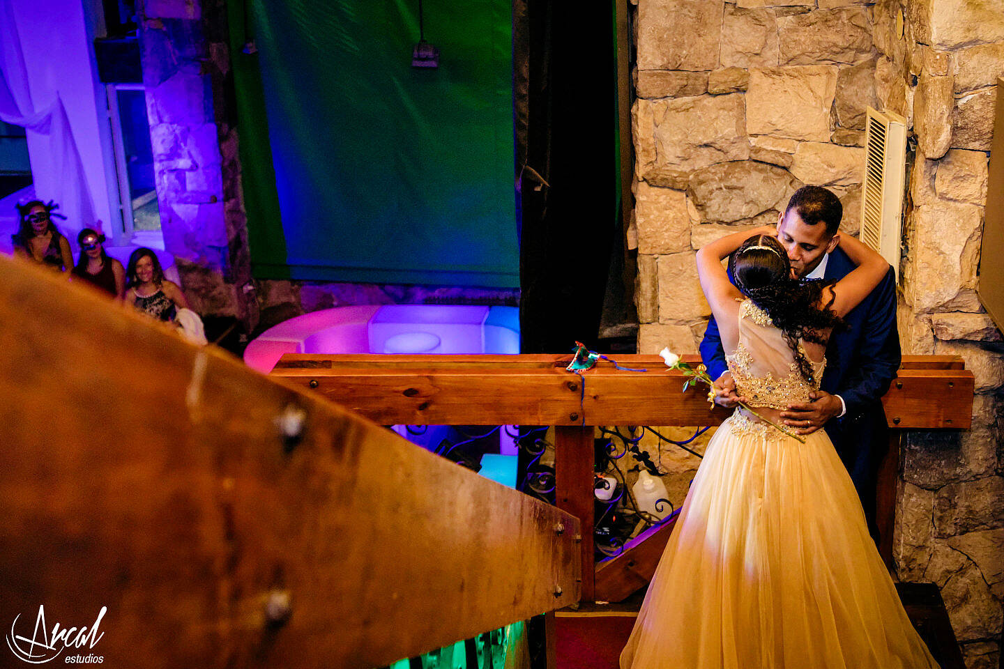 070-angi-vasquez-salo-n-stakel-jean-carlos-en-vivo-rafael-nun-ez-quincean-era-hostel-onas-arcal-estudios-photography-fifteens