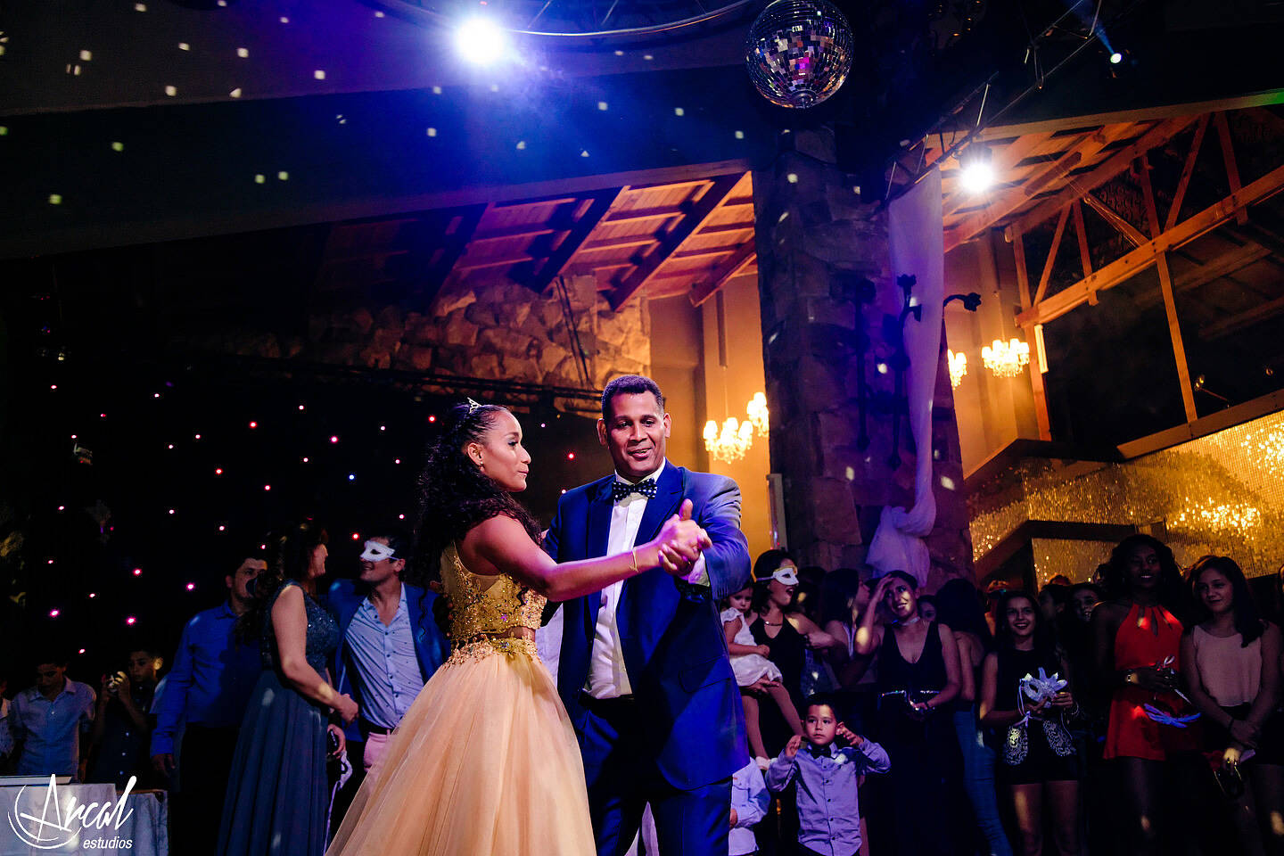 118-angi-vasquez-salo-n-stakel-jean-carlos-en-vivo-rafael-nun-ez-quincean-era-hostel-onas-arcal-estudios-photography-fifteens