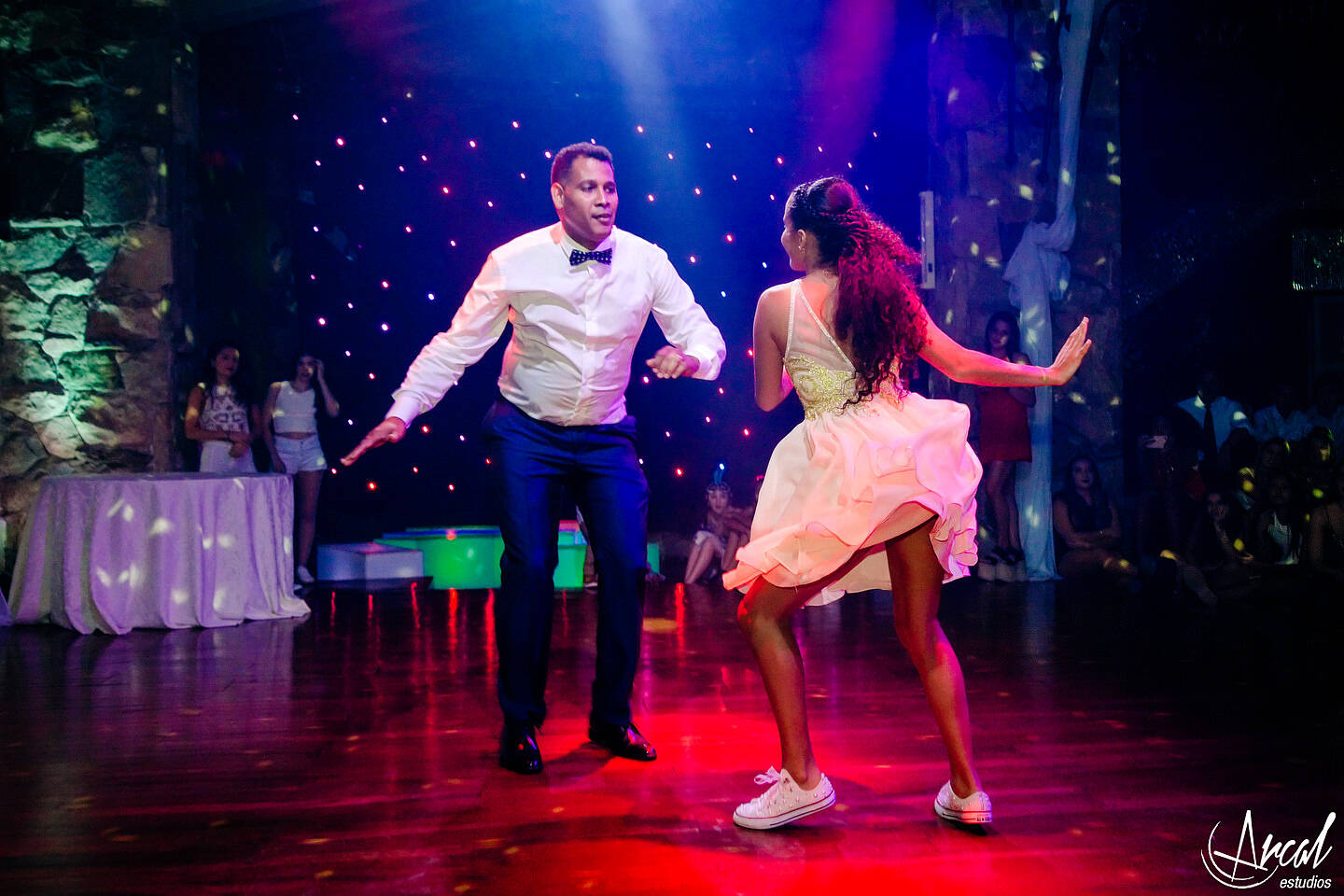 216-angi-vasquez-salo-n-stakel-jean-carlos-en-vivo-rafael-nun-ez-quincean-era-hostel-onas-arcal-estudios-photography-fifteens