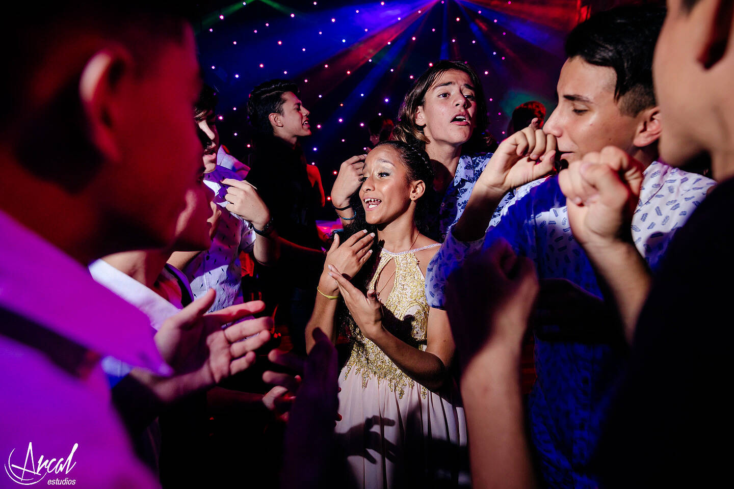 266-angi-vasquez-salo-n-stakel-jean-carlos-en-vivo-rafael-nun-ez-quincean-era-hostel-onas-arcal-estudios-photography-fifteens