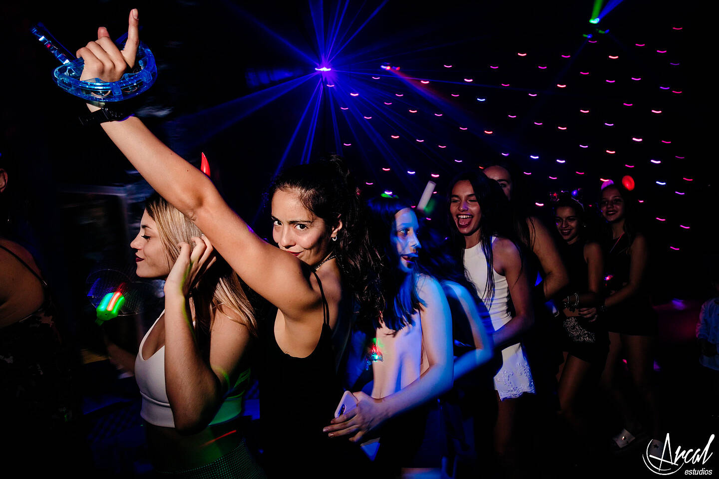 340-angi-vasquez-salo-n-stakel-jean-carlos-en-vivo-rafael-nun-ez-quincean-era-hostel-onas-arcal-estudios-photography-fifteens