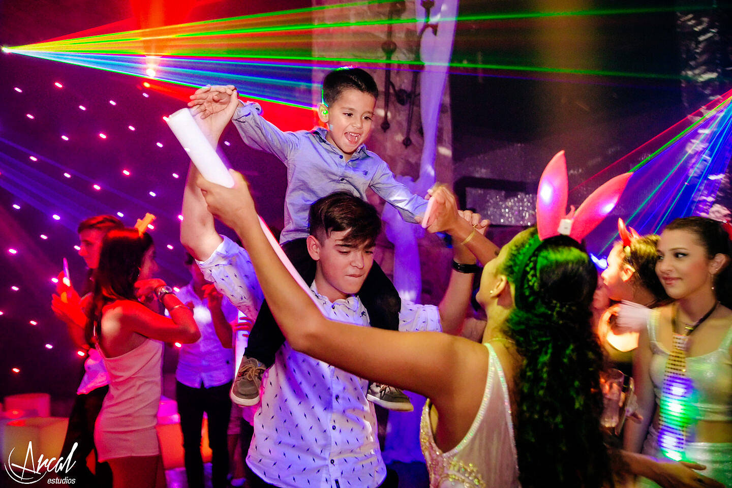 348-angi-vasquez-salo-n-stakel-jean-carlos-en-vivo-rafael-nun-ez-quincean-era-hostel-onas-arcal-estudios-photography-fifteens