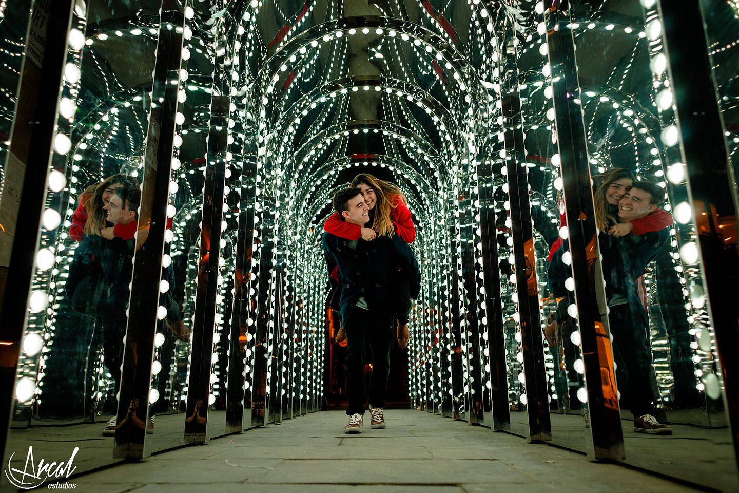 038-sol-y-santy-londres-de-noche-underground-trenes-foto-con-movimiento-de-gente-london-eye-79836