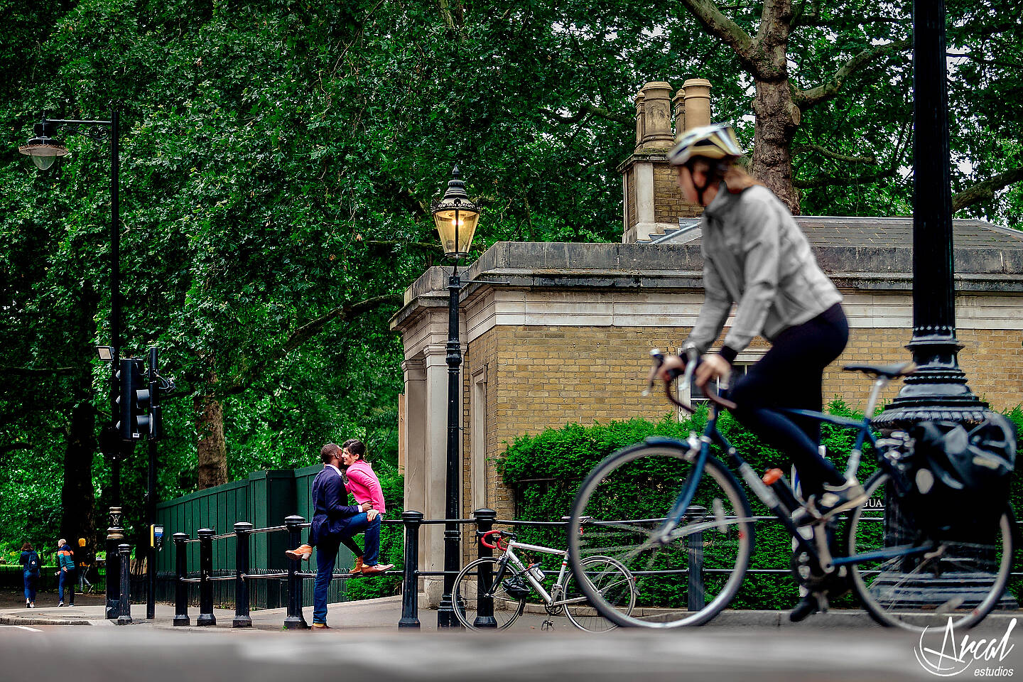 Jenny y Mike, St. James&#39;s Park, prewedding london streets 
