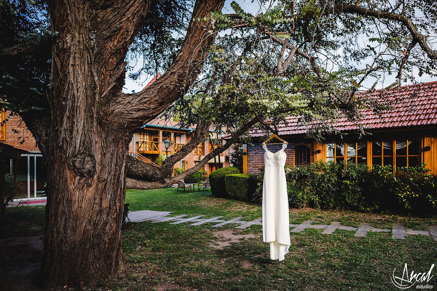 001-emilia-y-josue-fotos-de-boda-vestido-de-novia-san-isidro-apart-carlos-paz-salon-campo-del-carmen-alta-gracia-87004