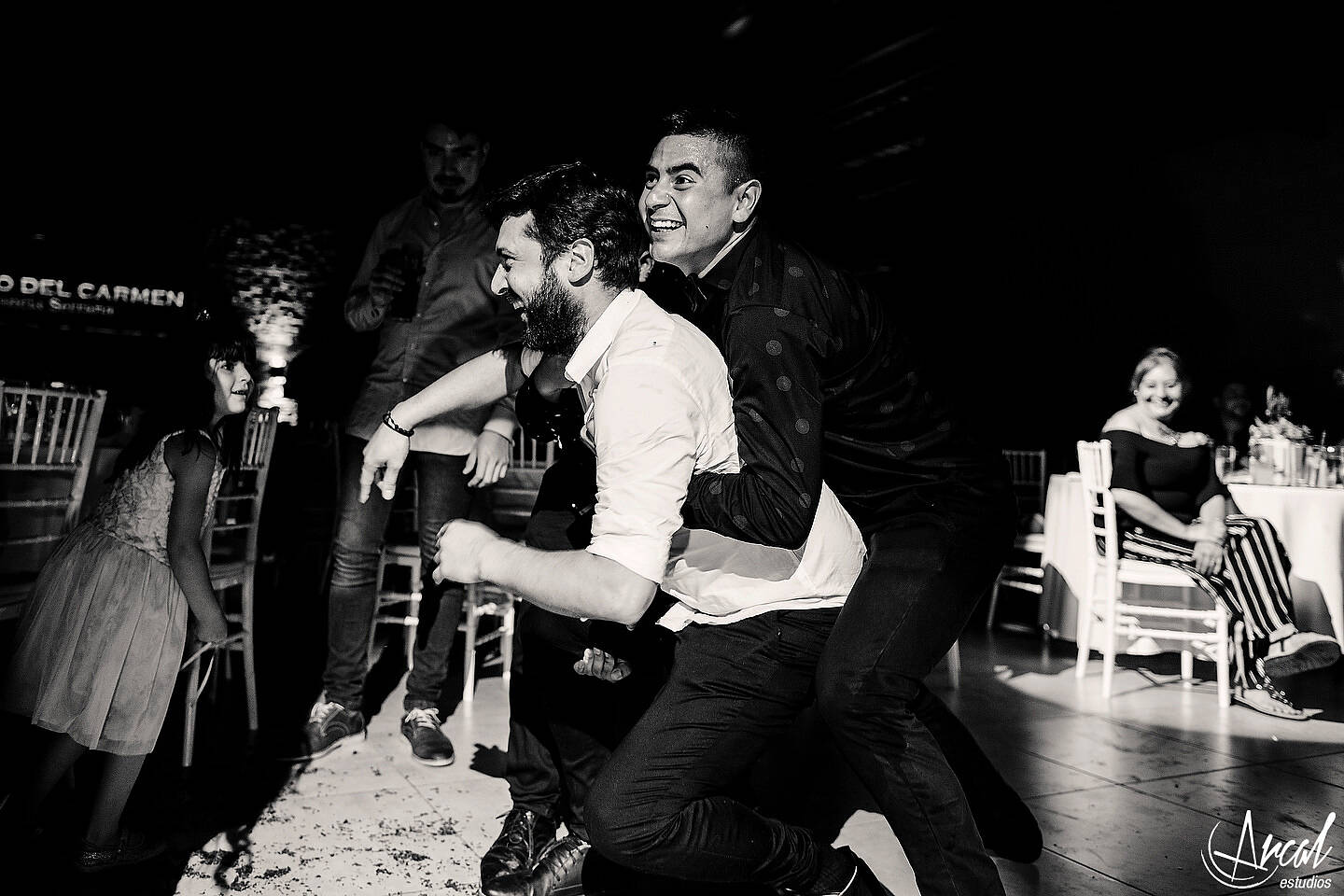 061-emilia-y-josue-fotos-de-boda-vestido-de-novia-san-isidro-apart-carlos-paz-salon-campo-del-carmen-alta-gracia-87004