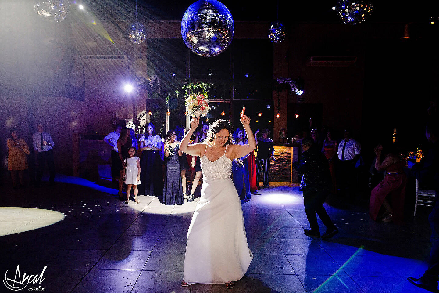 062-emilia-y-josue-fotos-de-boda-vestido-de-novia-san-isidro-apart-carlos-paz-salon-campo-del-carmen-alta-gracia-87004