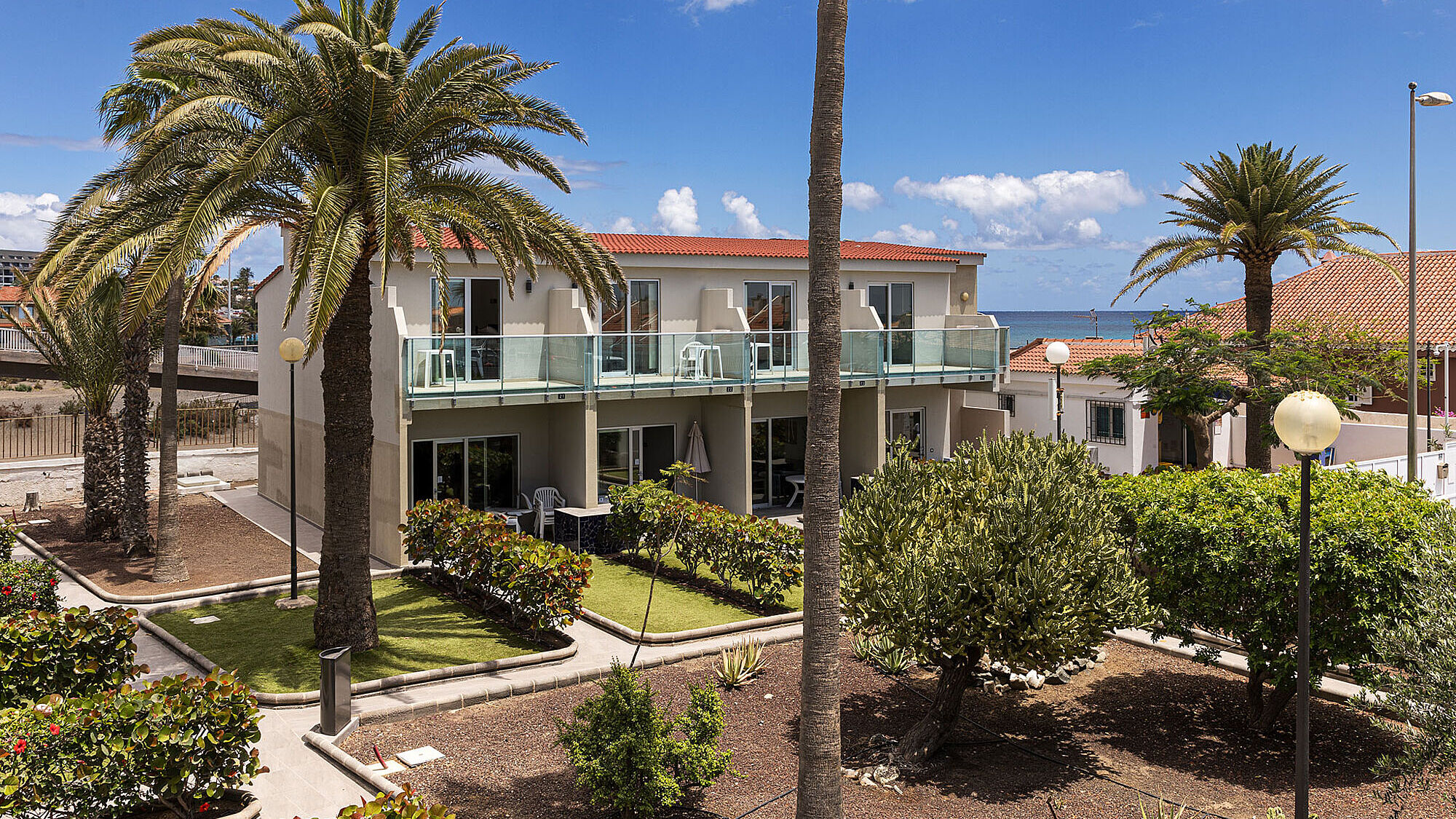 HOTELES Y ALOJAMIENTOS TURÍSTICOS