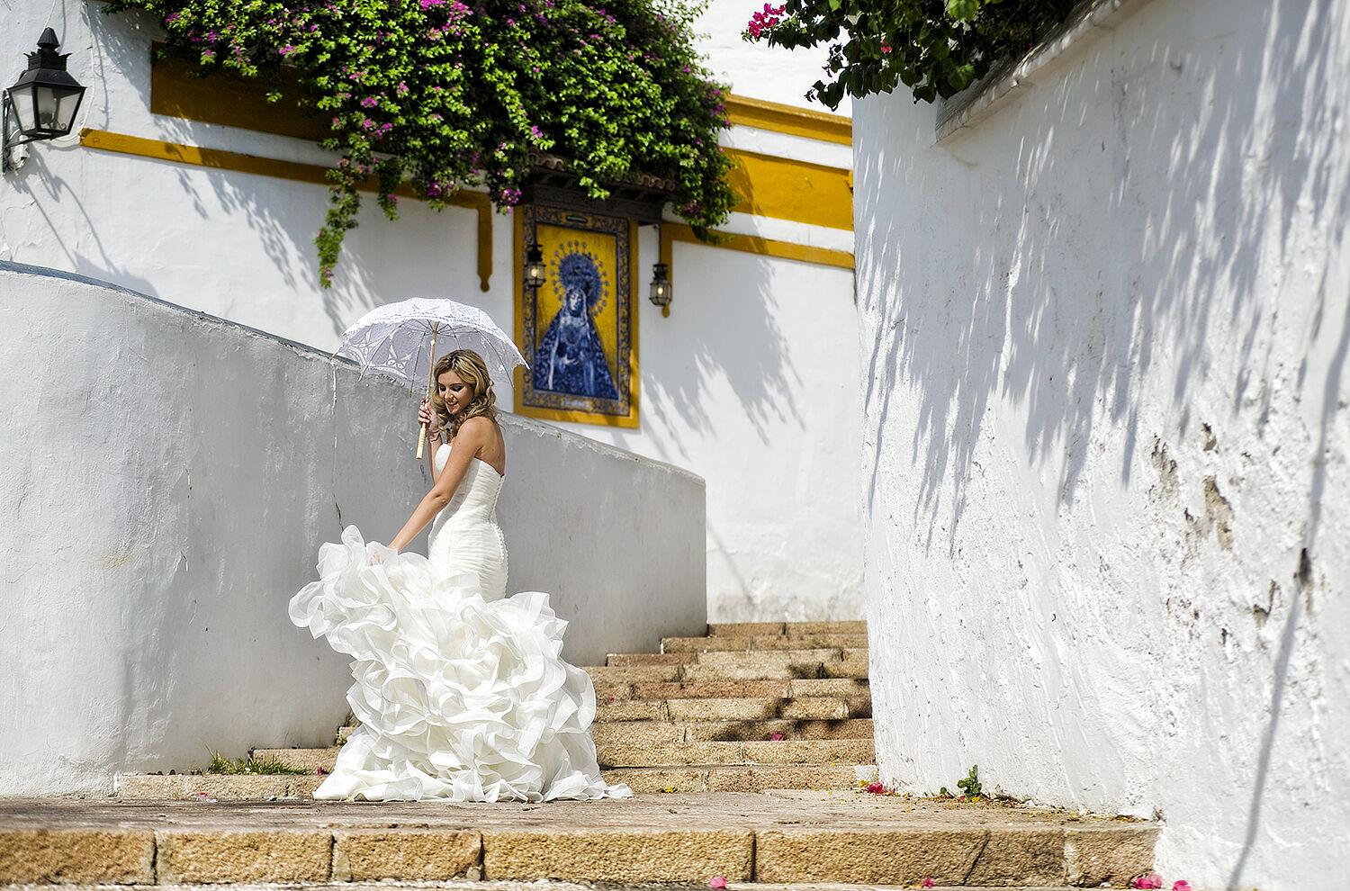 Fraco fotografía - fotografia-boda-cordoba-novia-paseando-cuesta-bailoio-cordoba-ts20260721081337548175.jpg
