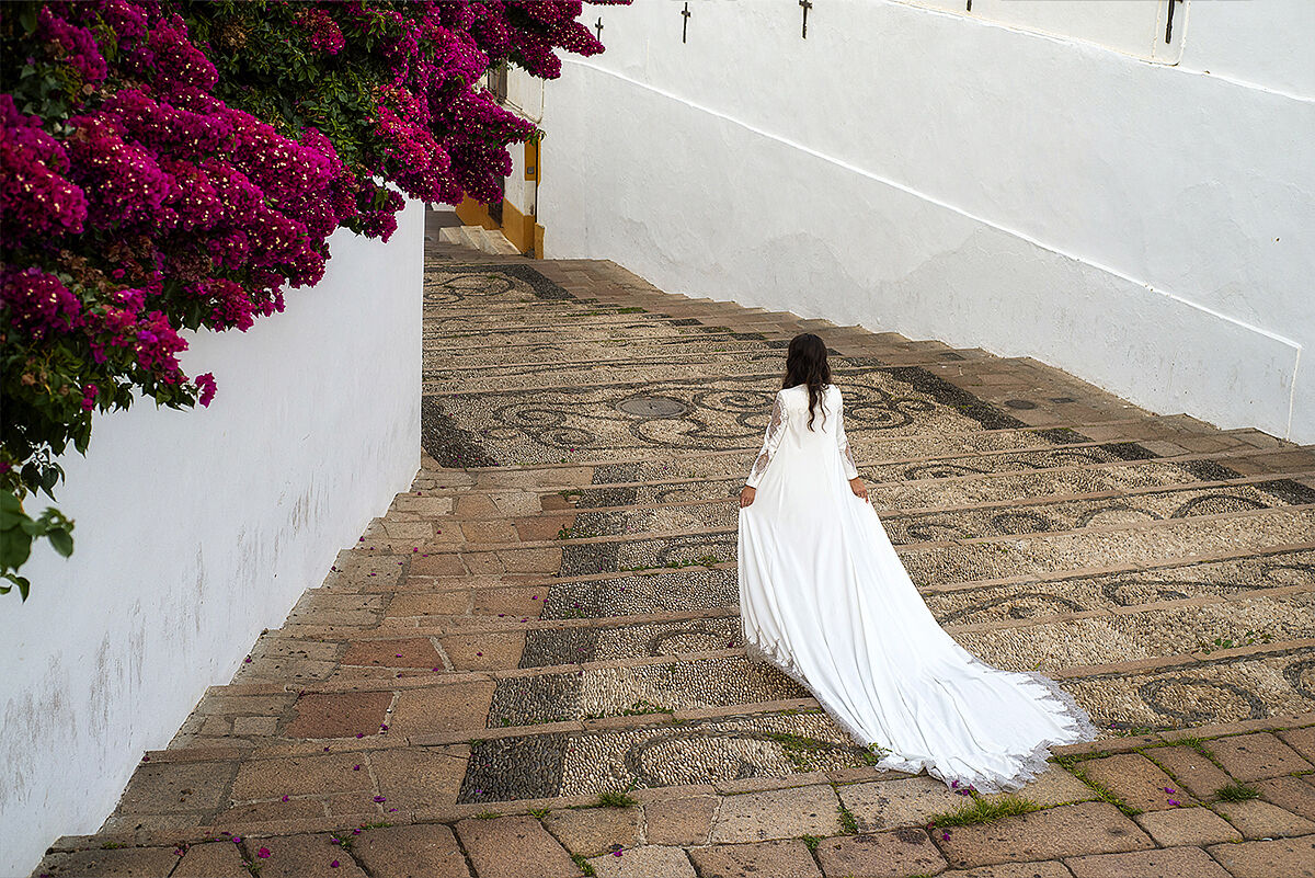 Fraco fotografía - noviael-dia-de-su-boda-en-cordoba-bajando-por-la-cuesta-el-bailio-ts20260721124017316424.jpg