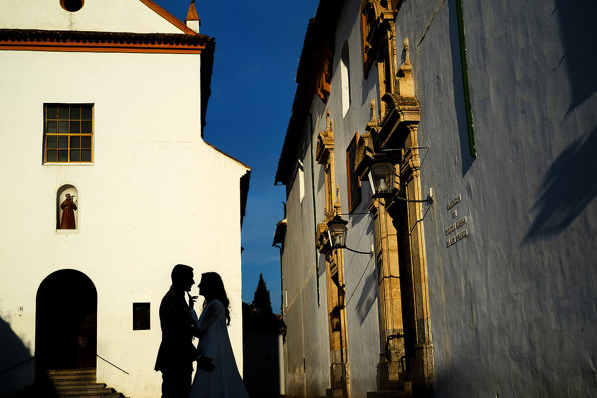 Fraco fotografía - pareja-novios-boda-documental-sin-poses-plaza-capuchinos-cordoba-ts20260721081506538458.jpg