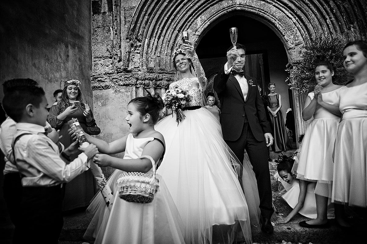 Fraco fotografía - boda-cordoba-santa-marina-brindis-novios-salida-arroz-ts20260728202403154166.jpg