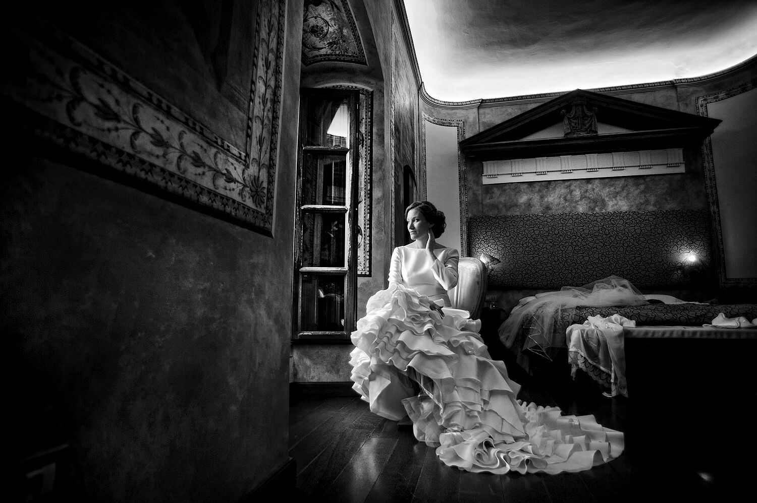 Fraco fotografía - novia-sentada-retrato-en-preprativos-boda-cordoba-hospes-bailio-ts20260728195258648430.jpg