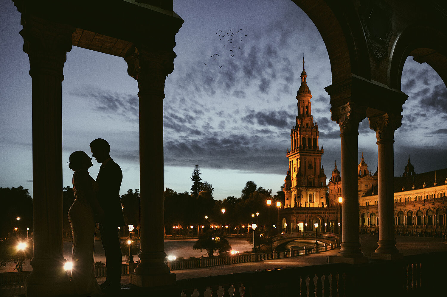 Fraco fotografía - pareja-novios-plaza-espana-sevilla-post-boda-ts20260729084957614207.jpg