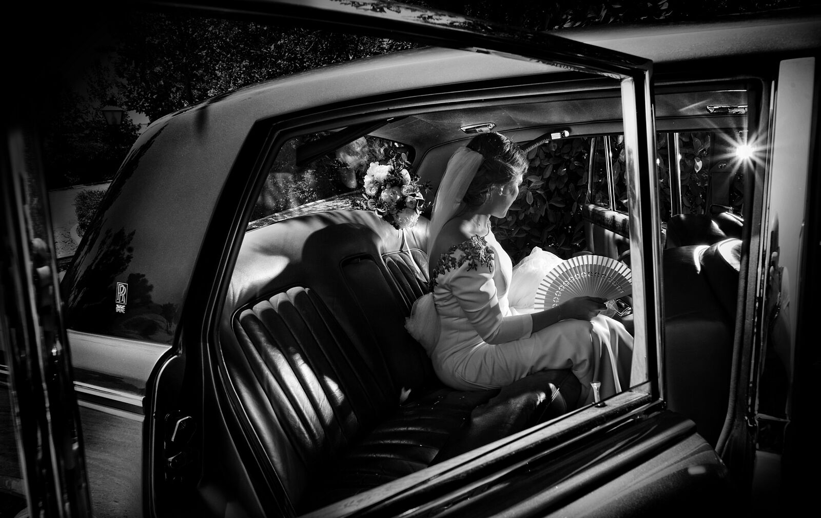 Fraco fotografía - la-novia-baja-de-coche-clasicopensativa-ts20250922113942444844.jpg
