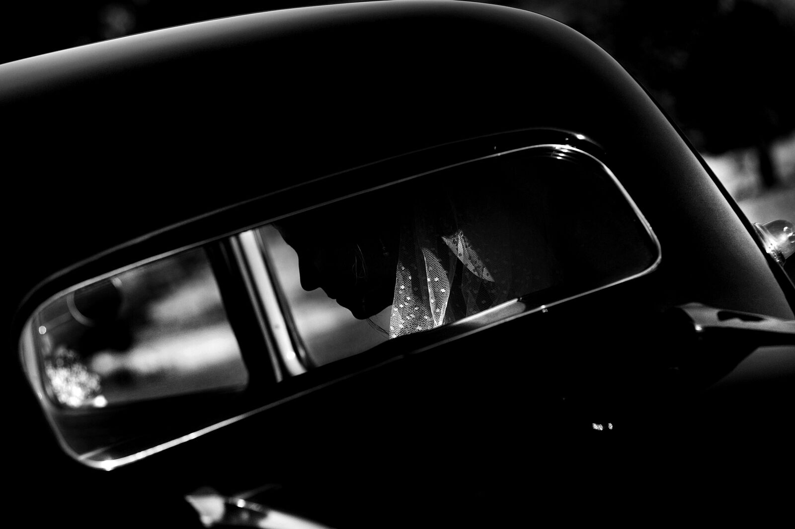 Fraco fotografía - silueta-de-una-novia-dentro-de-un-coche-clasico-en-una-boda-en-ciudad-real-ts20250922113953842537.jpg