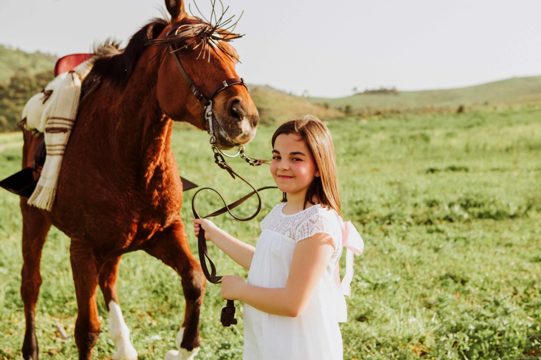 Fotografos de comunion en exteriores Málaga reportaje comunion con caballos 07