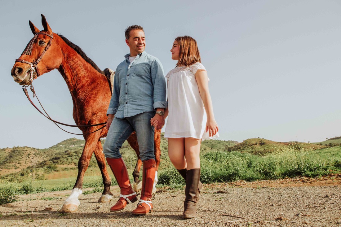 Fotografos de comunion en exteriores Málaga reportaje comunion con caballos 13