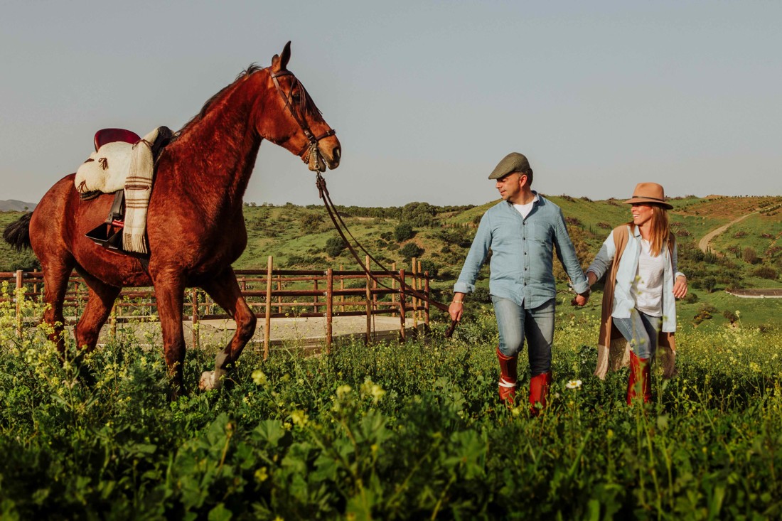 Fotografos de comunion en exteriores Málaga reportaje comunion con caballos 15
