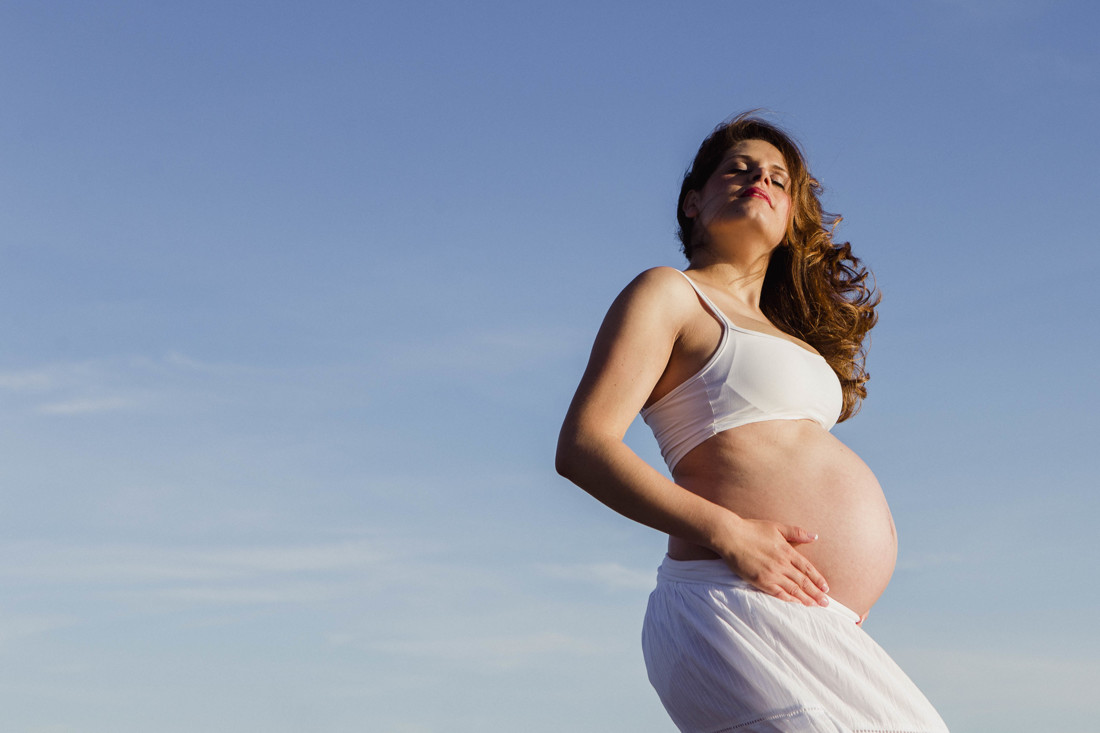 reportaje de fotos embarazo en la playa Málaga cabo pino Marbella 05