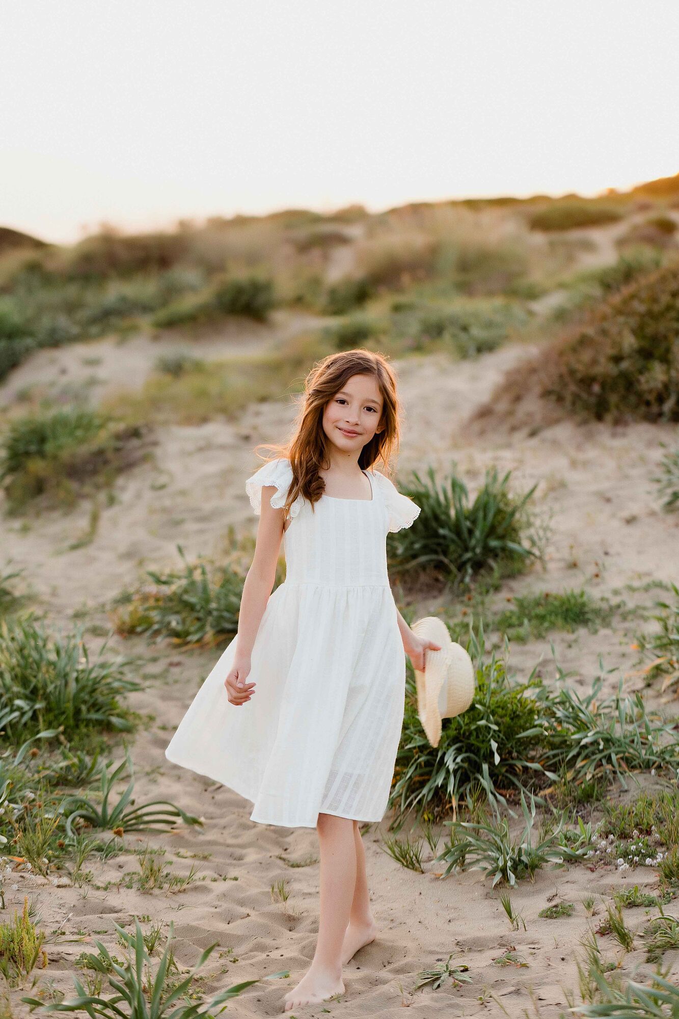Sesion fotos familia playa cabopino Malaga con niños y familia_-5